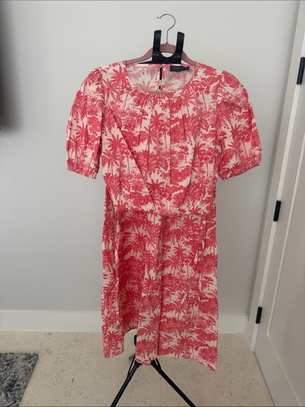 Vineyard Vines Coral and Cream Tropical Print Puff-Sleeve and Skirt Size M
